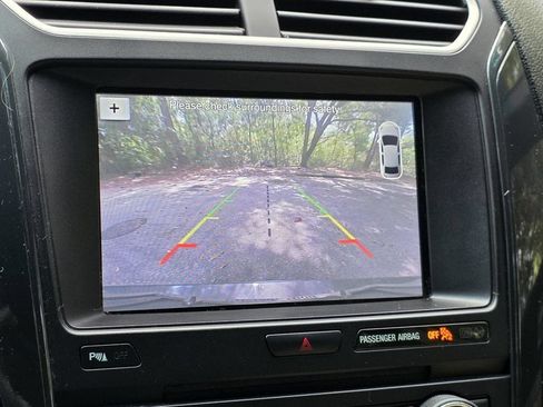 Used 2017 Ford Explorer XLT w/ Equipment Group 202A FWD image 15