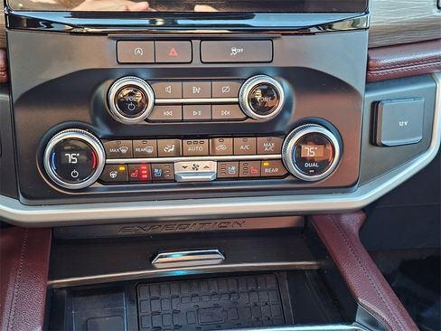 Used 2023 Ford Expedition Max Limited image 17