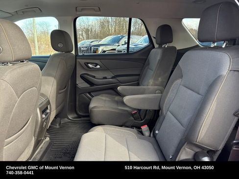 Used 2021 Chevrolet Traverse LT image 24