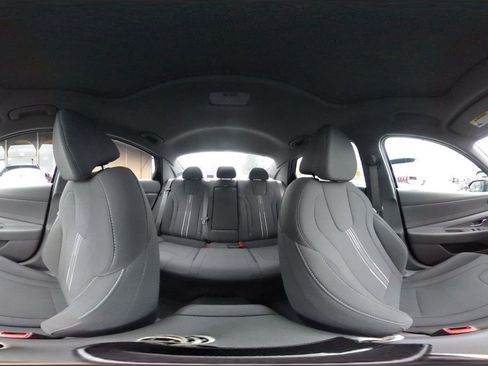 Used 2025 Hyundai Elantra SEL image 42