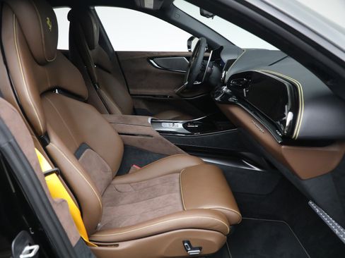 Certified 2025 Ferrari Purosangue AWD/4WD image 18