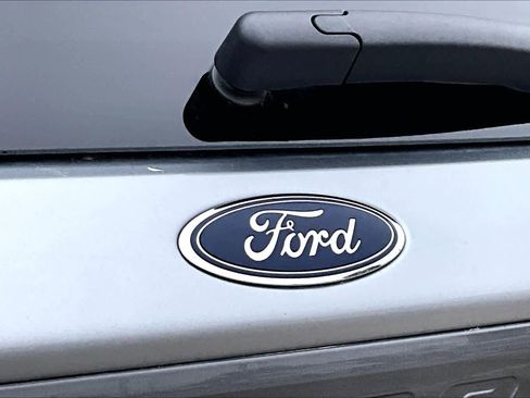 Certified 2022 Ford Explorer XLT w/ Equipment Group 202A image 30