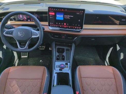 Used 2026 Volkswagen Tiguan SEL R-Line image 16