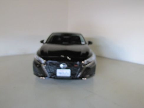 Used 2023 Nissan Altima 2.5 SR FWD image 2