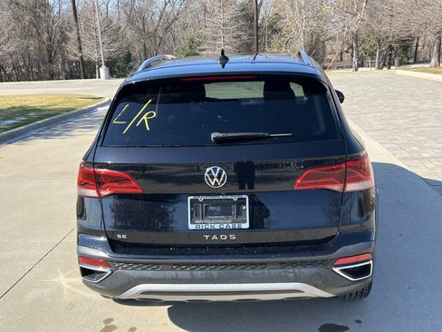 Used 2022 Volkswagen Taos SE w/ Panoramic Sunroof Package image 9