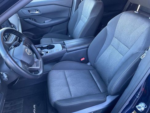 Used 2025 Nissan Rogue SV image 37