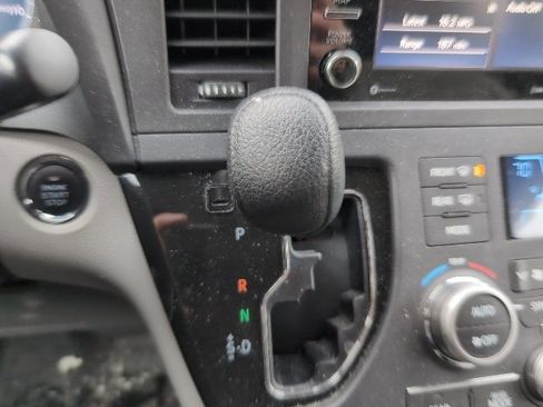 Used 2019 Toyota Sienna LE image 18
