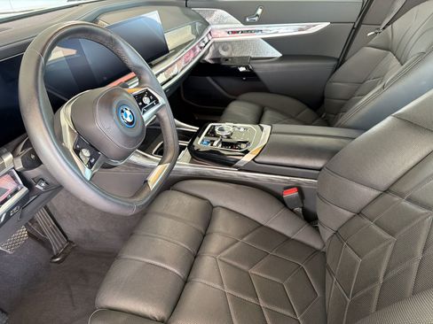 Used 2023 BMW i7 xDrive60 w/ Executive Package 2 AWD/4WD image 12