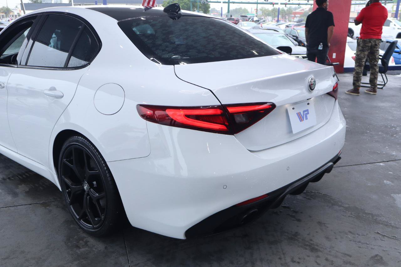 Used 2019 Alfa Romeo Giulia w/ Quick Order Package 22K Sport RWD image 9