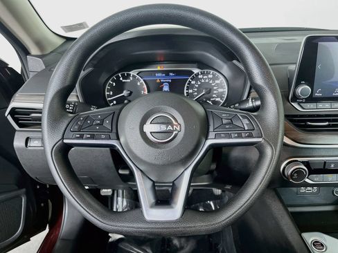 Used 2025 Nissan Altima 2.5 SV FWD image 10
