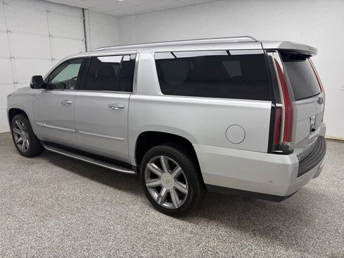 Used 2017 Cadillac Escalade ESV Luxury AWD/4WD image 5