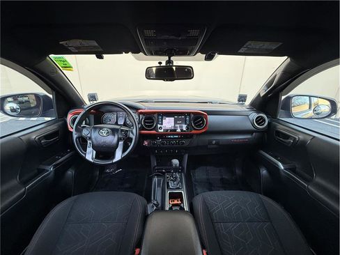 Used 2016 Toyota Tacoma TRD Off-Road w/ Premium & Technology Package image 20