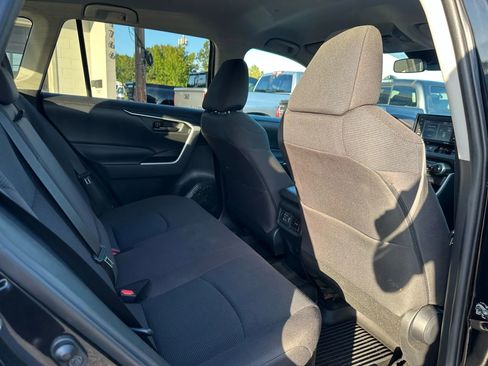 Used 2020 Toyota RAV4 LE image 17