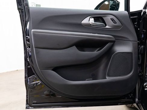New 2026 Chrysler Pacifica Select w/ S Appearance Package AWD/4WD image 21