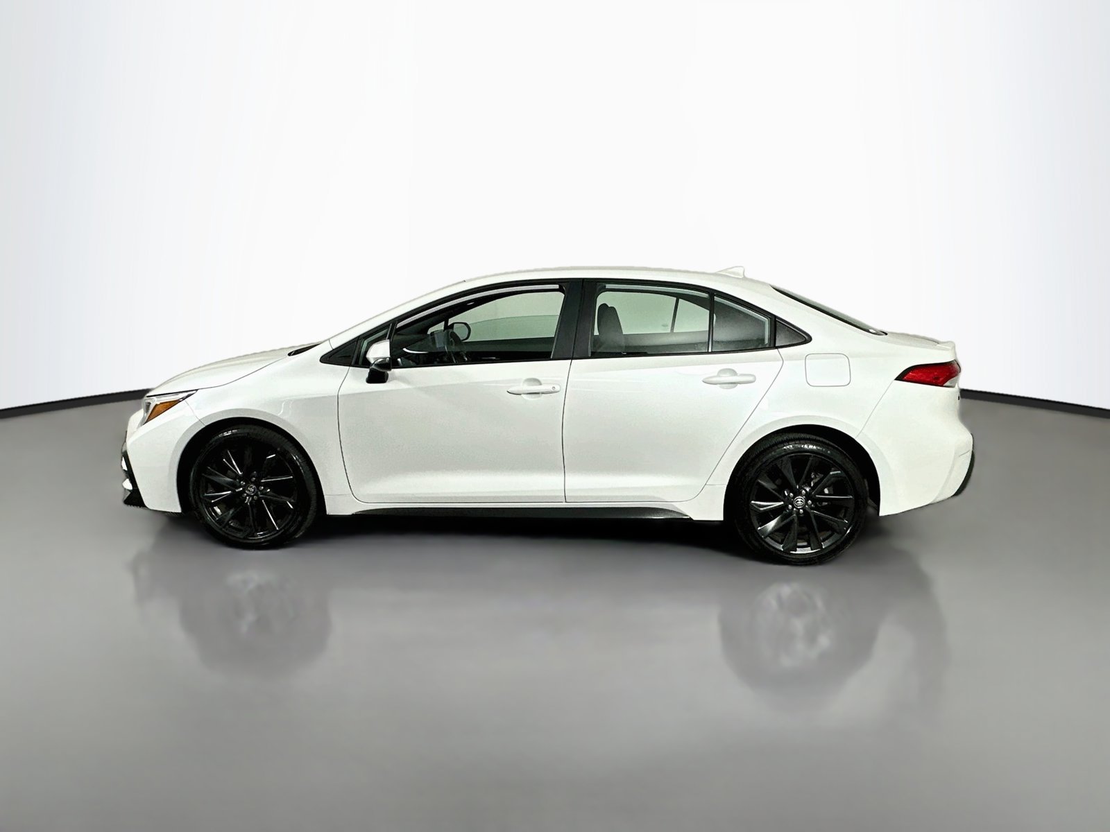 Certified 2023 Toyota Corolla SE FWD image 4