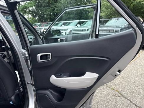 Used 2024 Hyundai Venue SEL FWD image 34