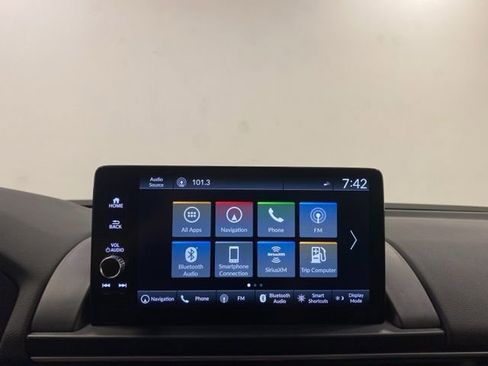 Certified 2025 Honda Pilot Touring image 10