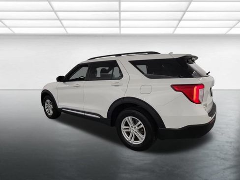 Used 2023 Ford Explorer XLT AWD/4WD image 6