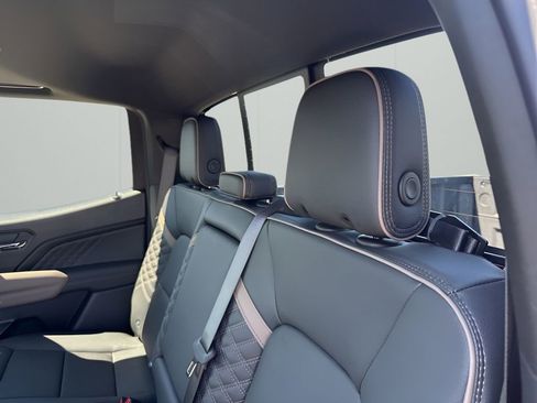 New 2026 GMC Canyon Denali image 18