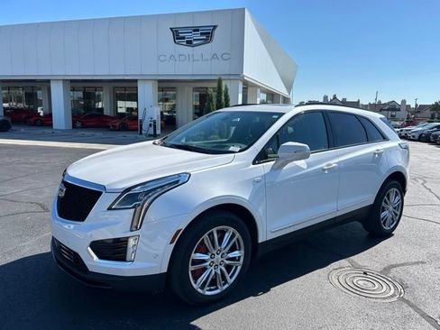 Certified 2024 Cadillac XT5 Sportv w/ Technology Package AWD/4WD image 2