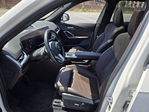 Used 2025 BMW X1 xDrive28i AWD/4WD image 10