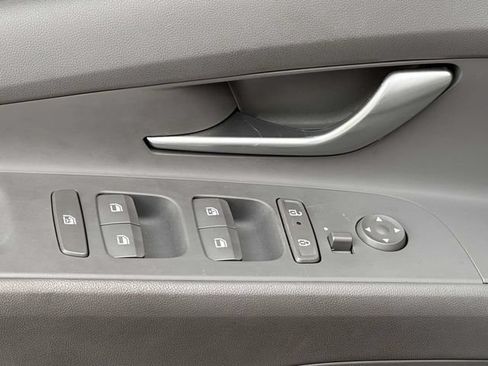 Used 2025 Hyundai Elantra SEL FWD image 17