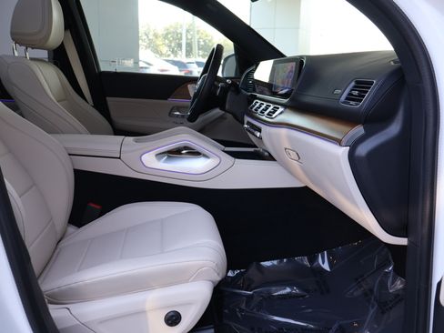 Used 2025 Mercedes-Benz GLS 450 4MATIC image 32
