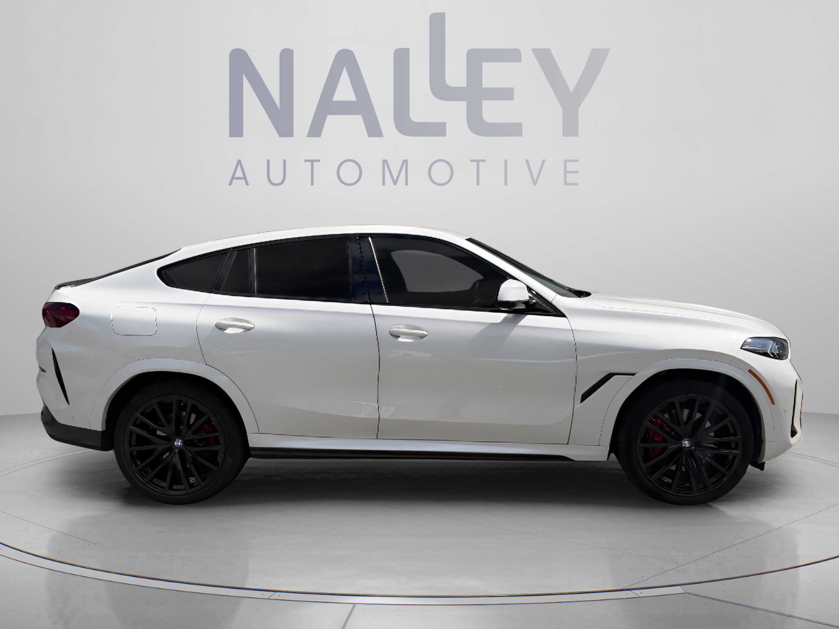 Used 2024 BMW X6 xDrive40i w/ Executive Package AWD/4WD image 4