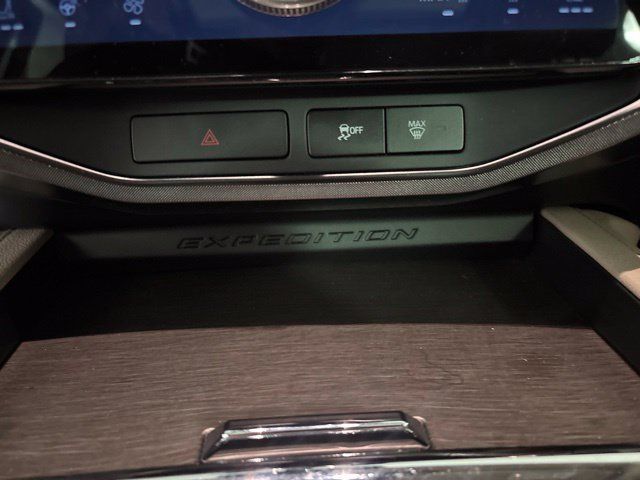 Used 2023 Ford Expedition Limited AWD/4WD image 38