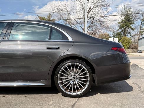 Used 2022 Mercedes-Benz S 580 4MATIC Sedan w/ AMG Line Package image 16