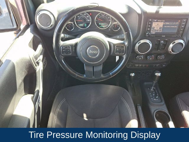 Used 2014 Jeep Wrangler Unlimited Sahara w/ Connectivity Group AWD/4WD image 3