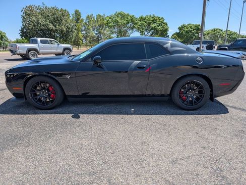 Used 2015 Dodge Challenger SRT Hellcat RWD image 2