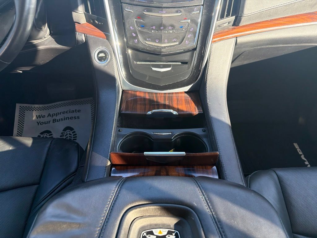 Used 2015 Cadillac Escalade Luxury RWD image 16