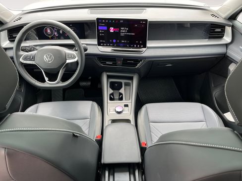 Certified 2025 Volkswagen Tiguan SE AWD/4WD image 12