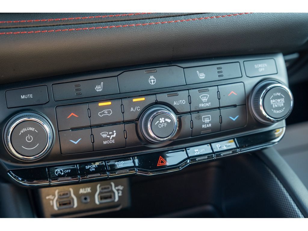 Used 2025 Dodge Durango GT RWD image 27