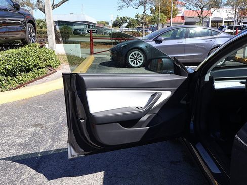 Used 2018 Tesla Model 3 Mid Range image 22