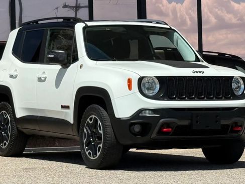 Used 2015 Jeep Renegade Trailhawk w/ Popular Equipment Group AWD/4WD image 17