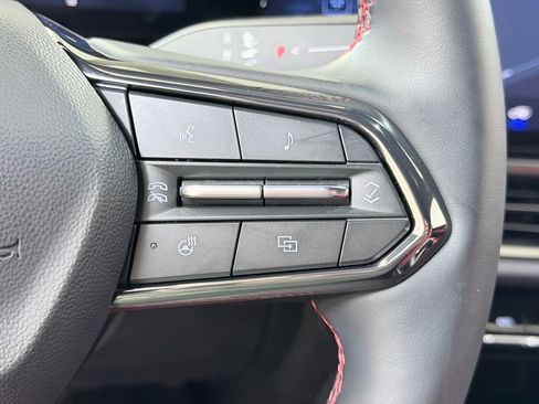 Used 2025 Chevrolet Equinox EV RS FWD image 45