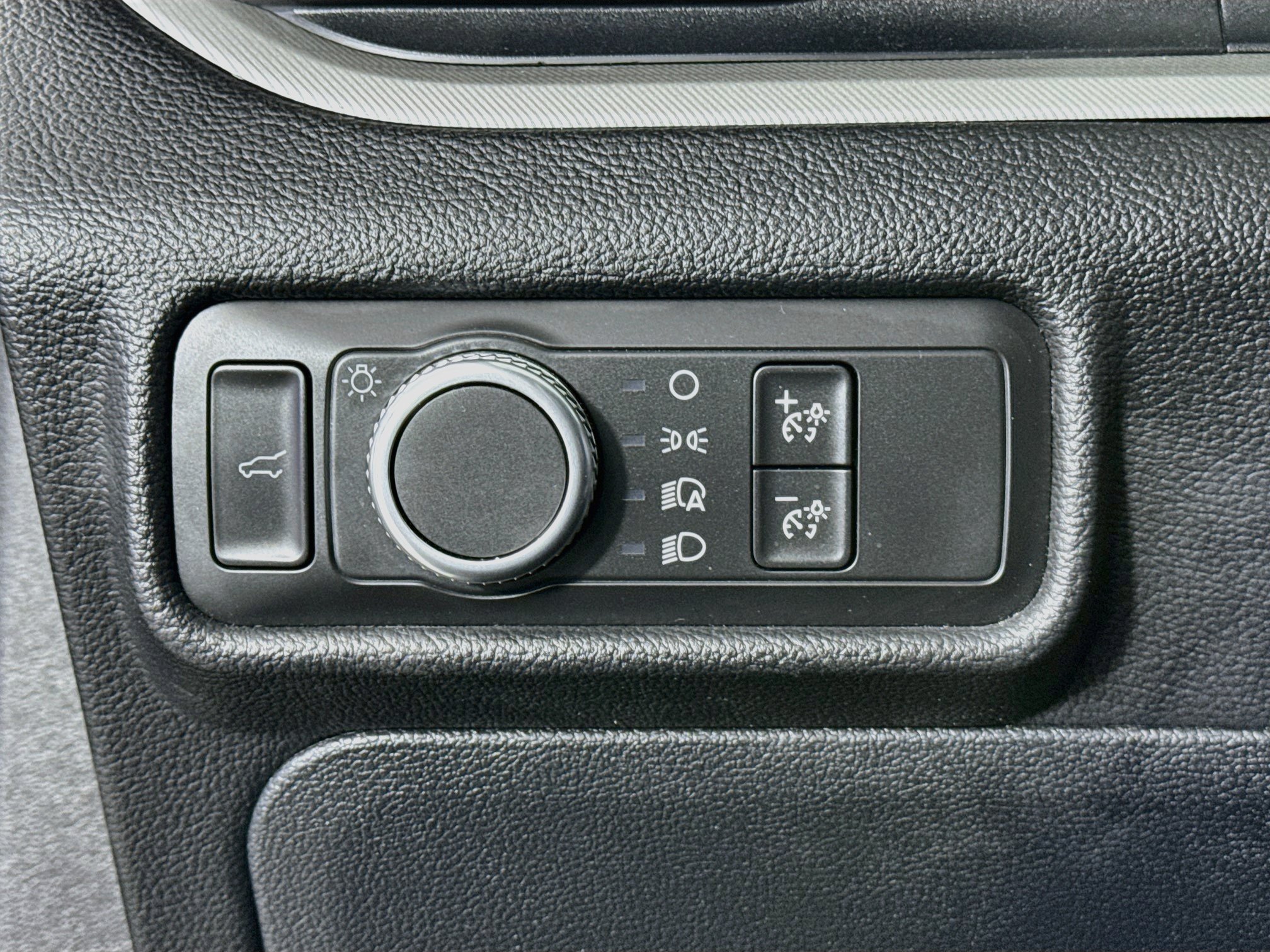 Used 2020 Ford Explorer XLT AWD/4WD image 10