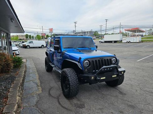 Used 2014 Jeep Wrangler Unlimited Sahara image 4