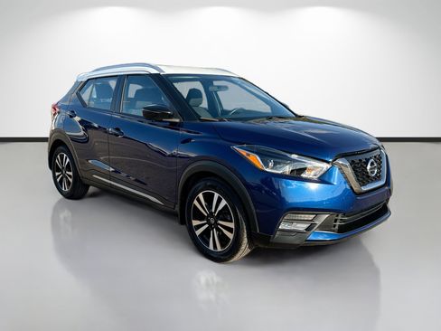 Used 2018 Nissan Kicks SR image 1