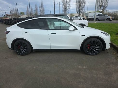 Used 2022 Tesla Model Y Performance image 5