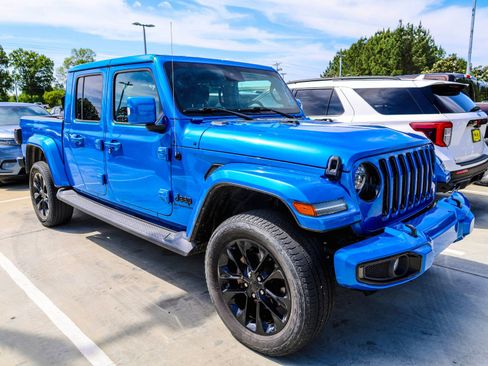 Used 2022 Jeep Gladiator Overland AWD/4WD image 2
