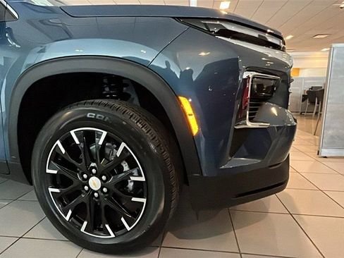 New 2026 Chevrolet Traverse LT w/ Sun and Wheel Package image 2