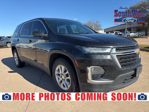 Used 2022 Chevrolet Traverse LS image 1