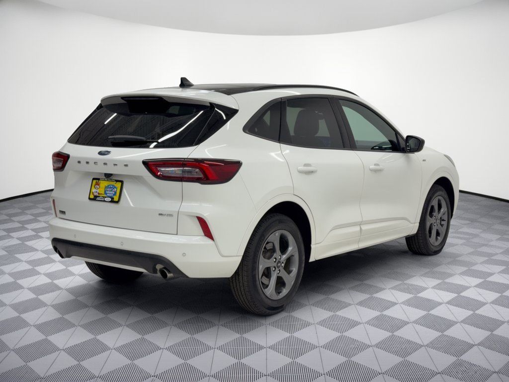 Used 2024 Ford Escape ST-Line w/ Tech Pack #1 AWD/4WD image 9