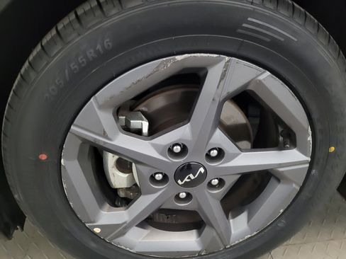 Used 2025 Kia K4 FWD image 31