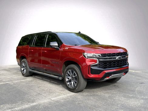 Used 2022 Chevrolet Suburban Z71 image 2