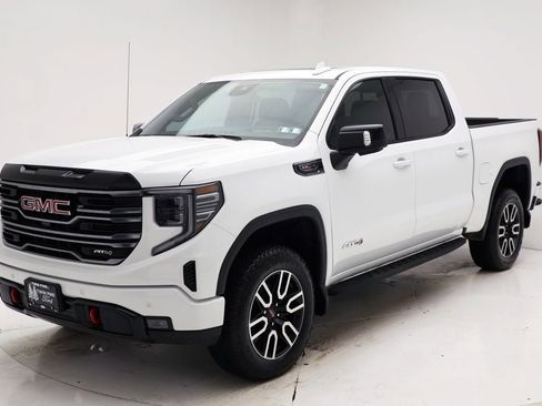 Used 2025 GMC Sierra 1500 AT4 w/ Technology Package AWD/4WD image 2