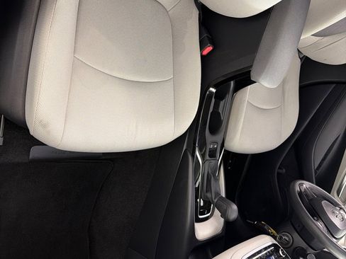 Used 2021 Toyota Corolla LE image 23